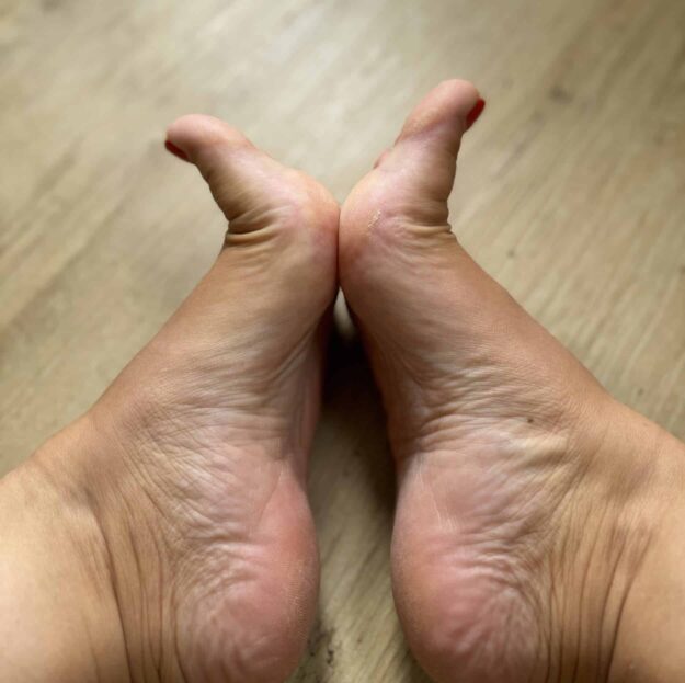 Happy_FeetGirl