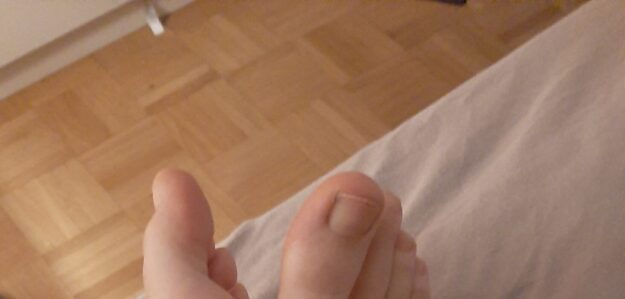 2girlz4feet