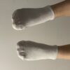 Verkaufe meine Socken, welche im Gymnasium getragen wurden.
