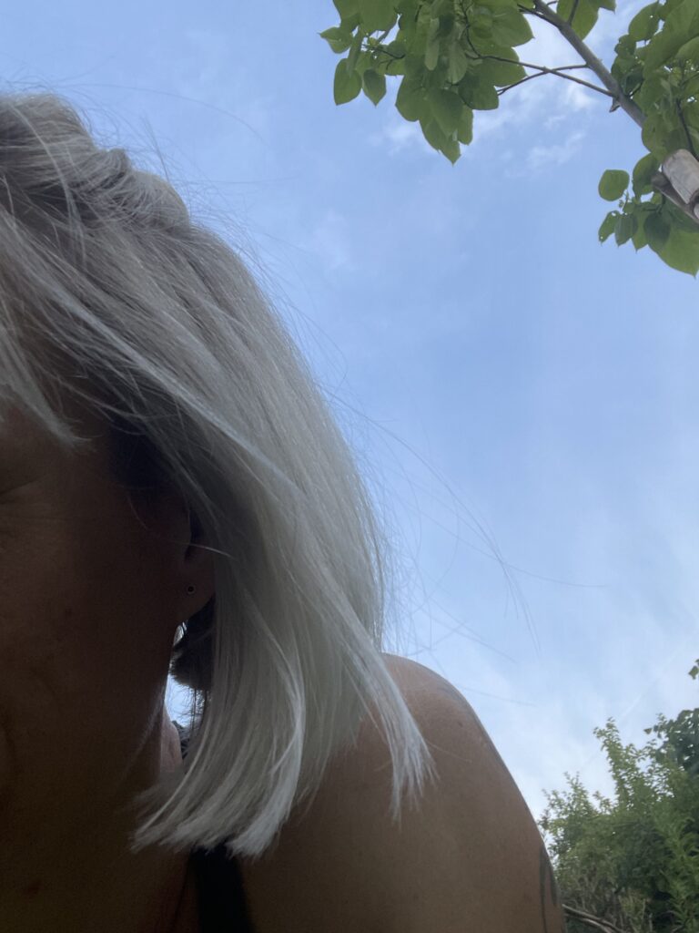 Das bin ich … FREELADYBIRD … versuchst du mich einzufangen 😉?!
