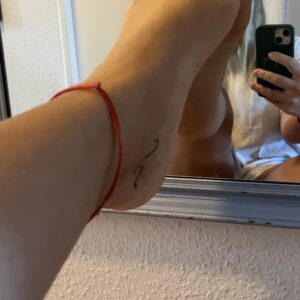 👣 kleiner Fuß, nicht lackiert was möchtest du das ich für dich mache?