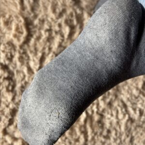 Graue Socken eingetragen.