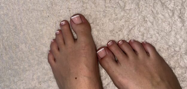 Mysterious_feet