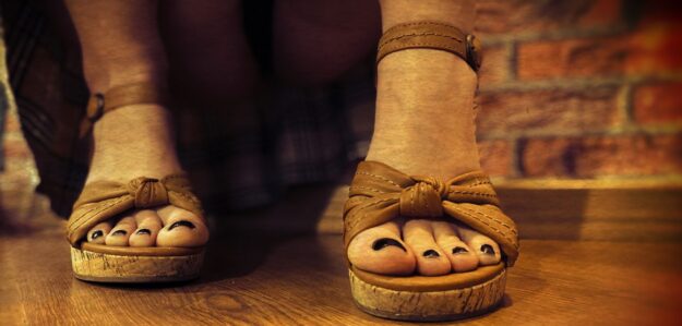 devine_feet