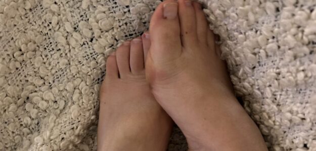 NoFaceJustFeet