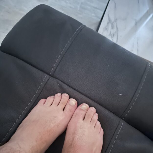 Lovesocksandfeet