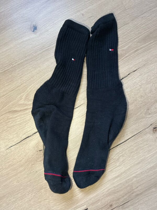 verschwitzte und stark riechende Tommy Hilfiger Socken